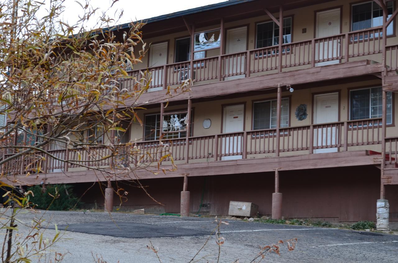 Deep Creek Motel Running Springs Екстер'єр фото
